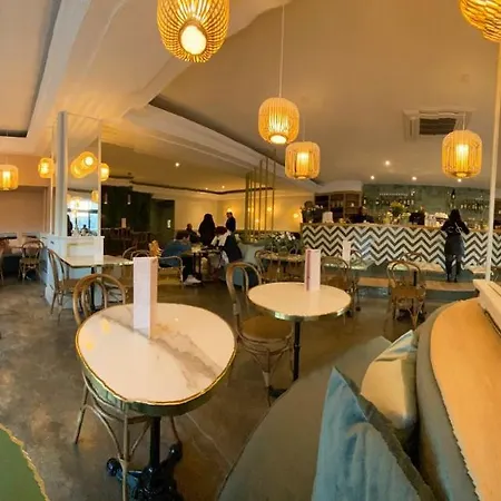 Rétromirabeau Le Jacobin - 75m2 - Terrasse Exterieure Patio- 2 à 4 Pers - Calme - Cours Mirabeau Halles Gare - Emplacement - Chèques Connect Narbonne